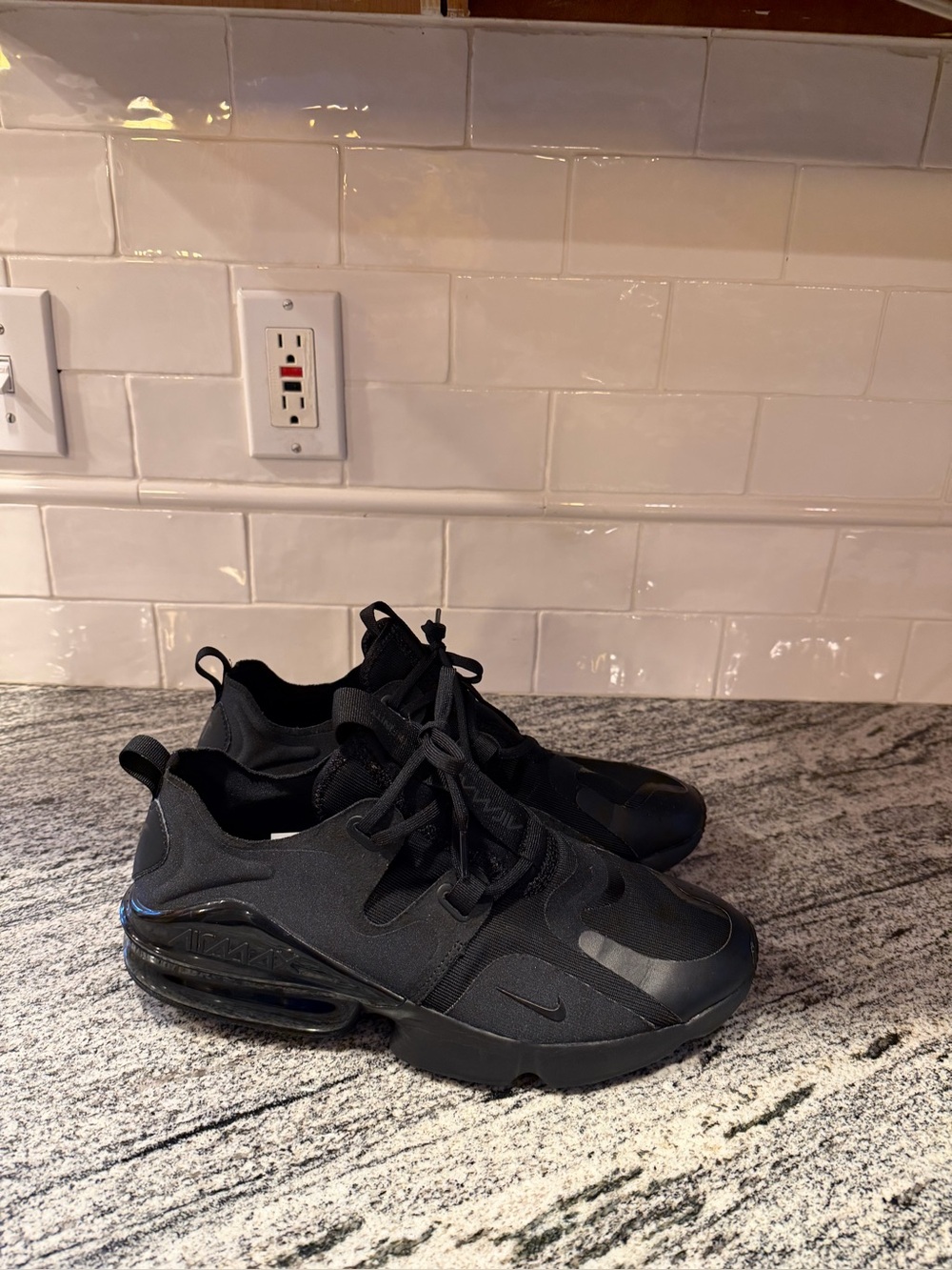 Mens Nike Air Max Infinity Triple Black BQ3999-004 Size 10.5